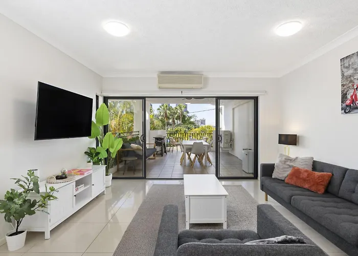 South Brisbane 2-Bed With Views & Parking