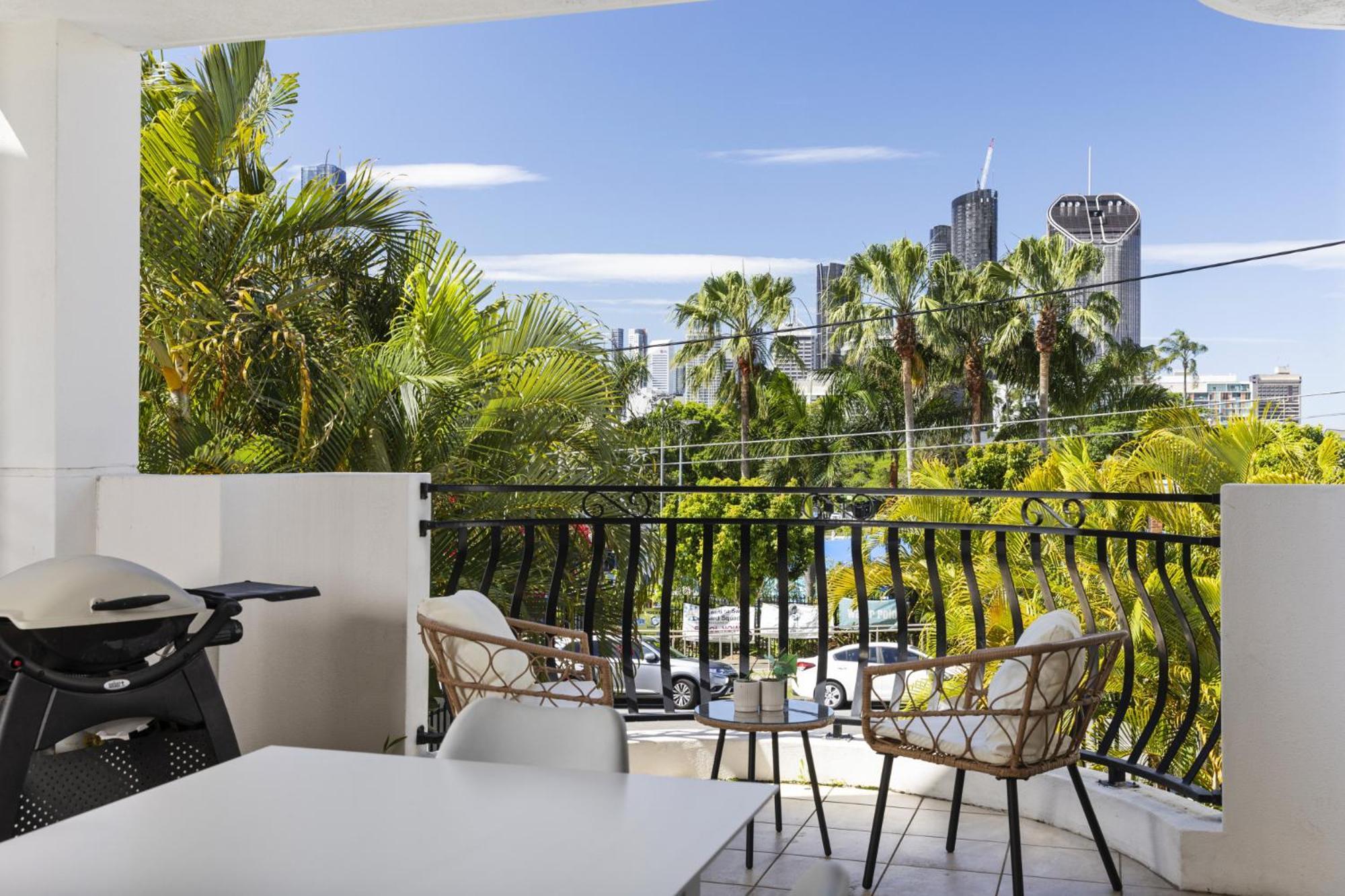 South 2-bed With Views & Parking Brisbane