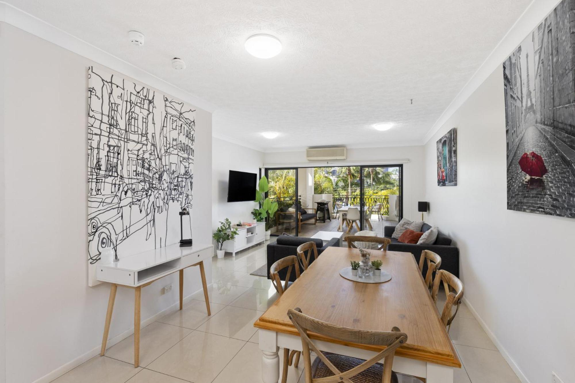 South 2-bed With Views & Parking * Brisbane
