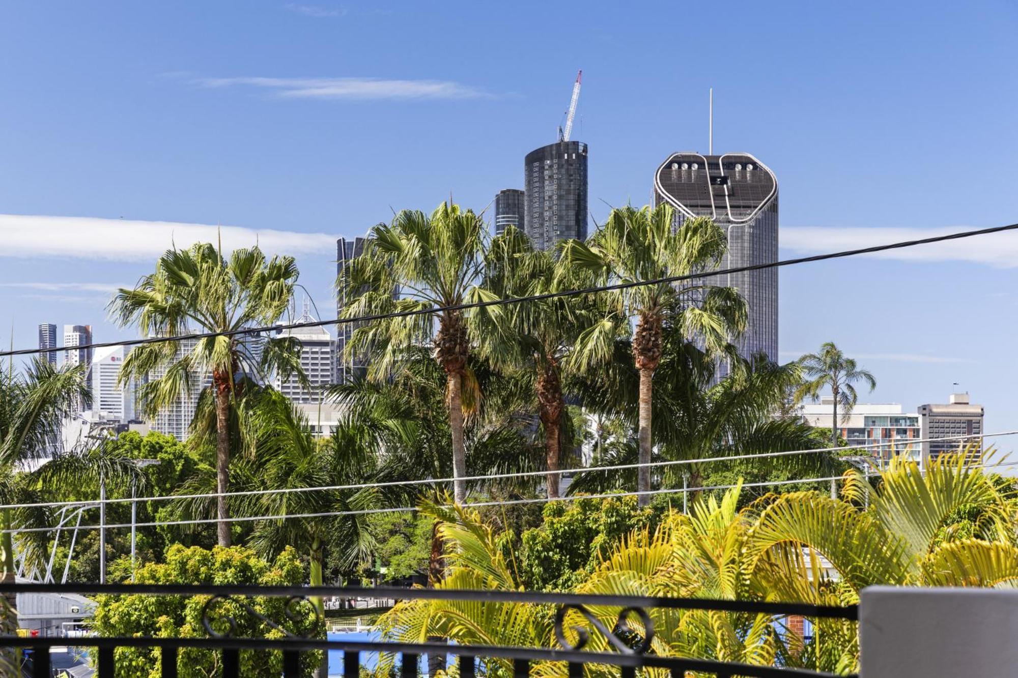 South 2-bed With Views & Parking Apartment