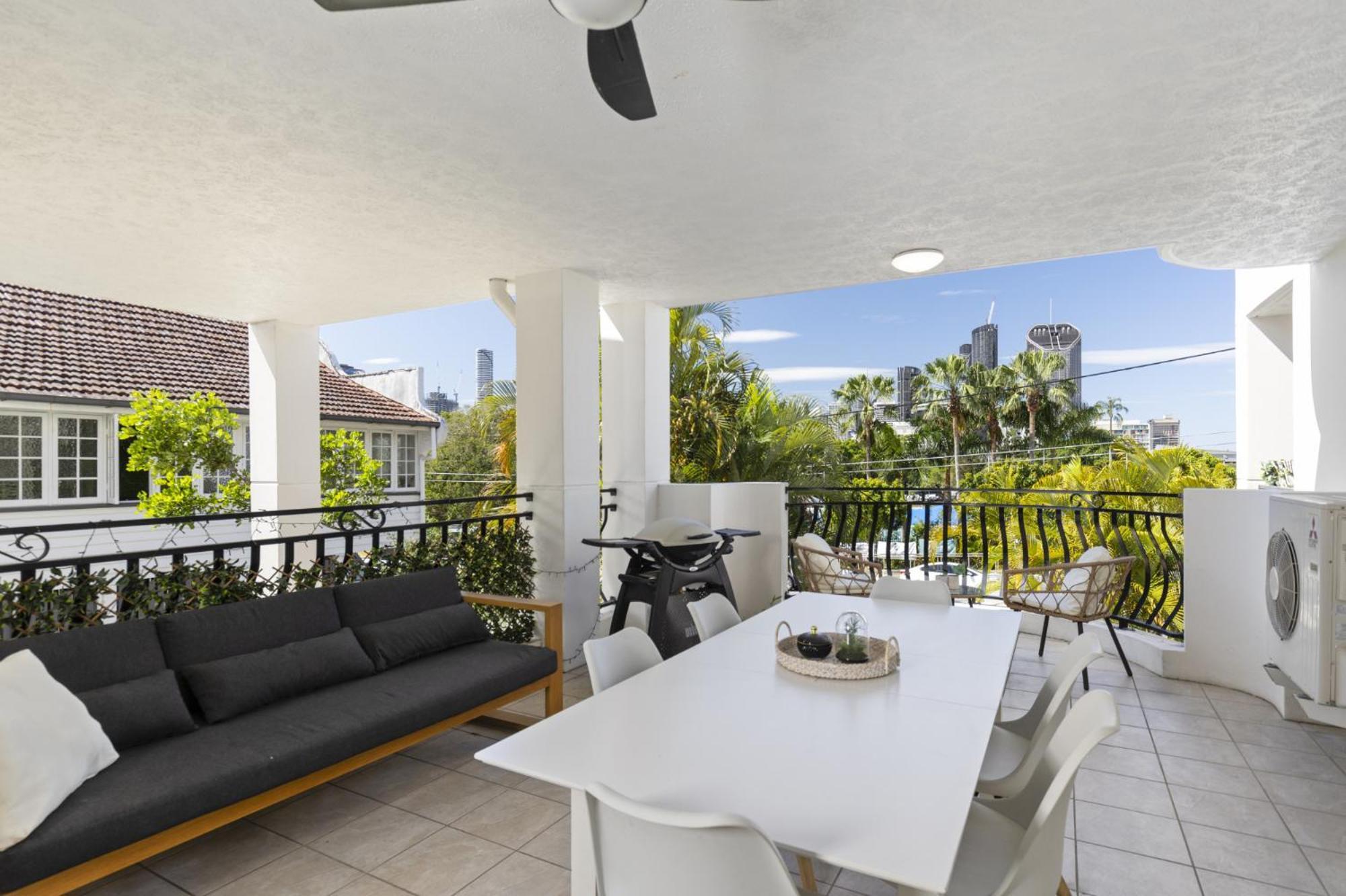 Apartment South 2-bed With Views & Parking